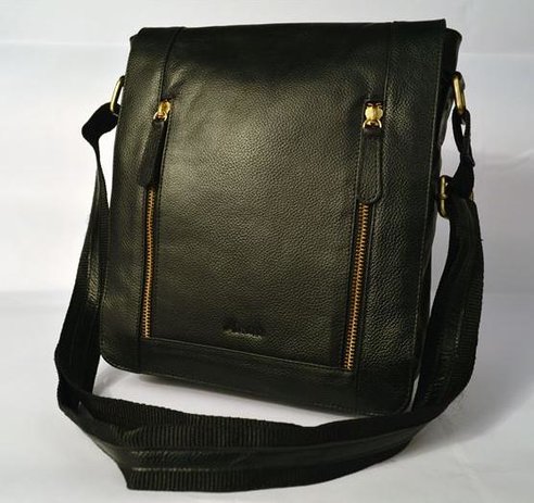 Čierna kožená taška cez telo (crossbody)