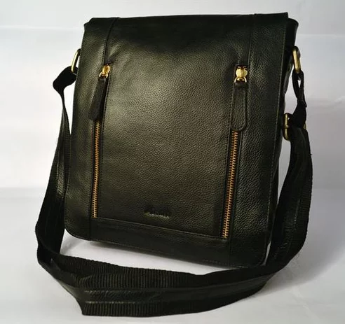 Čierna kožená taška cez telo (crossbody)