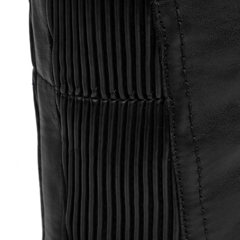 Čierne dámske čižmy vysoké zateplené na nízkom podpätku Caprice