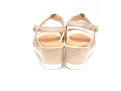Dámske otvorené sandále na platforme Rizzoli - béžová